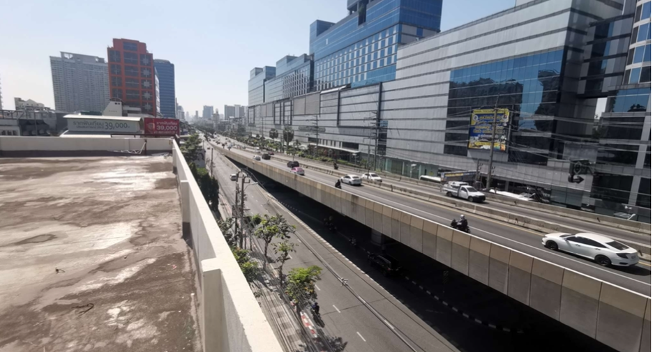 Local comercial en venta y en alquiler de 3 habitaciones en Chatuchak, Bangkok