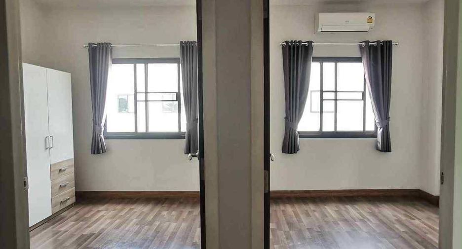 À vendre 4 chambres maison de ville à Saraphi, Chiang Mai