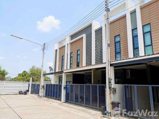 出售 4 卧室 联排别墅 在 Saraphi, Chiang Mai
