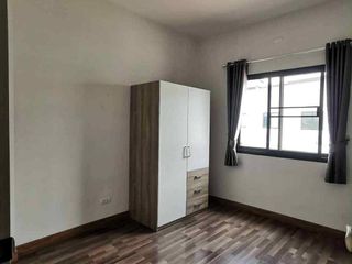 Casa adosada en venta de 4 habitaciones en Saraphi, Chiang Mai