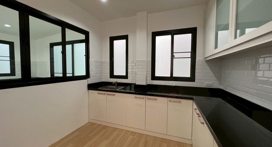 For sale and for rent 4 bedrooms villa in Bang Lamung, Chonburi