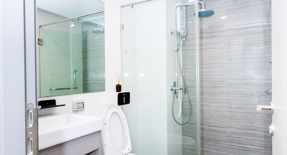 For sale 1 bed condo in Mueang Samut Prakan, Samut Prakan