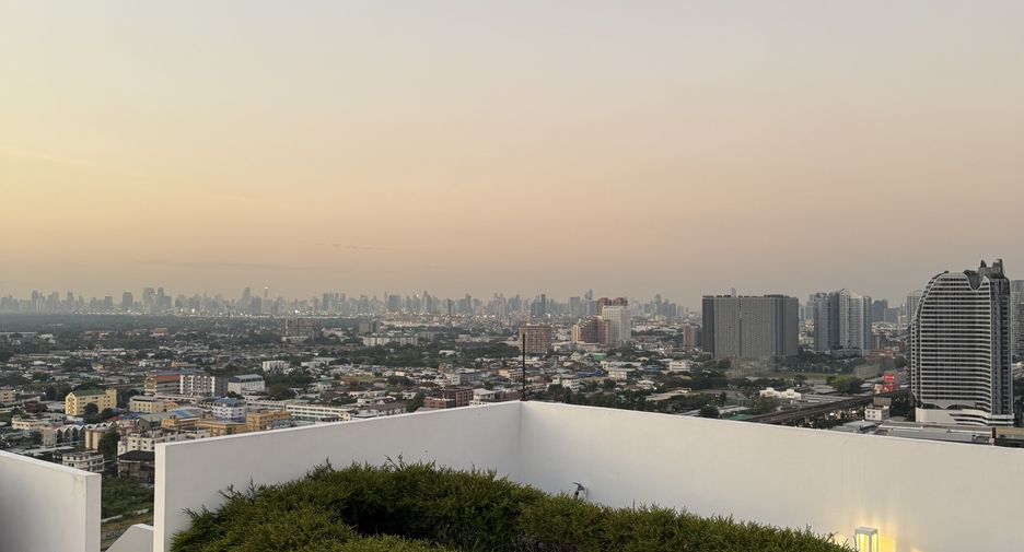 For sale 1 bed condo in Mueang Samut Prakan, Samut Prakan
