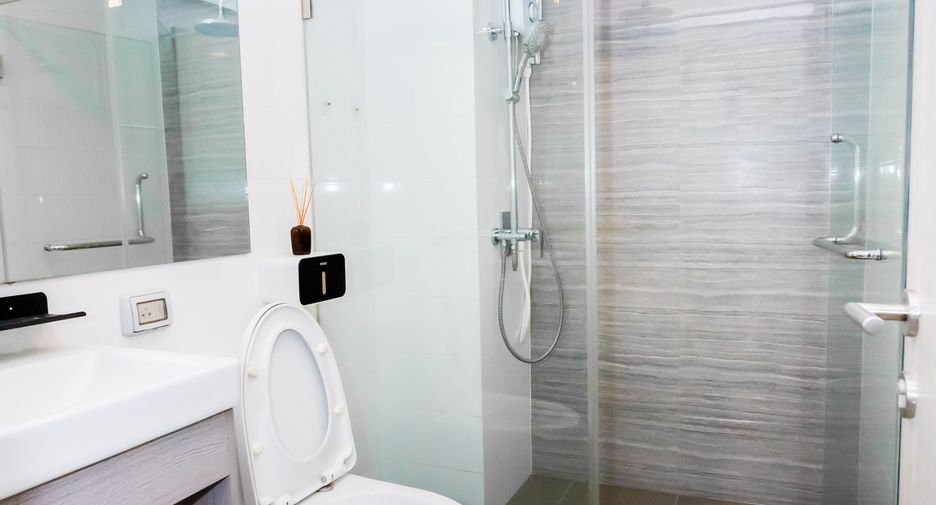 For sale 1 bed condo in Mueang Samut Prakan, Samut Prakan
