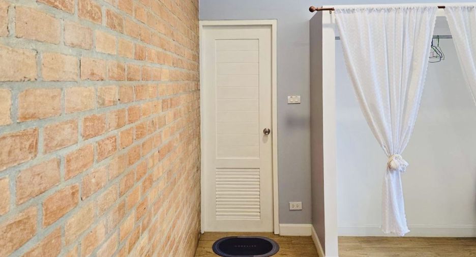 For rent 6 bedrooms house in Hang Dong, Chiang Mai