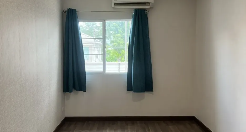 Gewerbefläche zur Miete mit 3 Zimmer in Mueang Chiang Mai, Chiang Mai