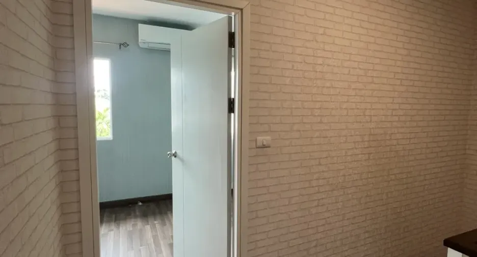 Gewerbefläche zur Miete mit 3 Zimmer in Mueang Chiang Mai, Chiang Mai