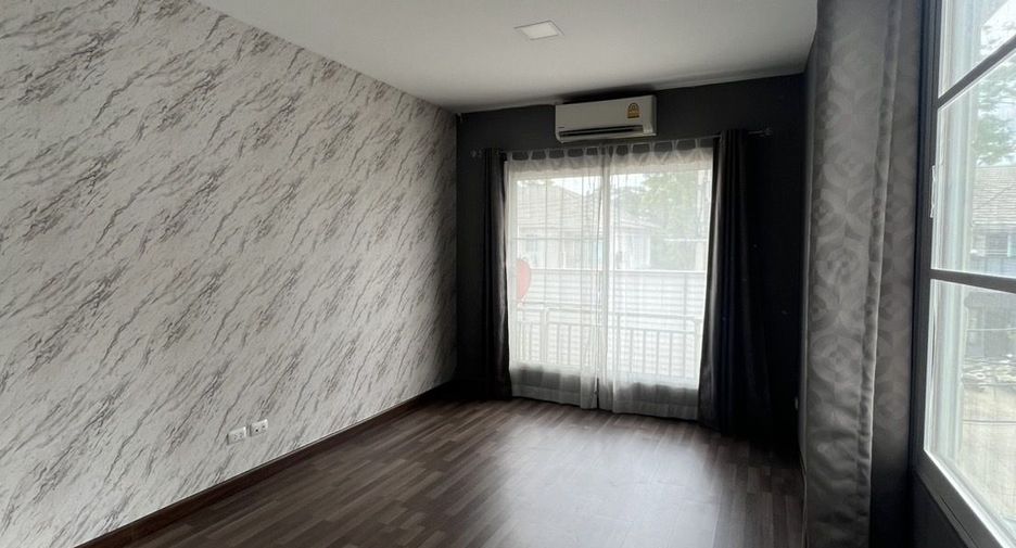 For rent 3 bedrooms retail Space in Mueang Chiang Mai, Chiang Mai