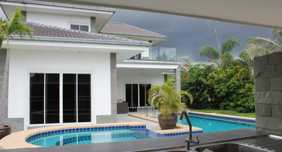 For rent 5 bedrooms villa in Hua Hin, Prachuap Khiri Khan