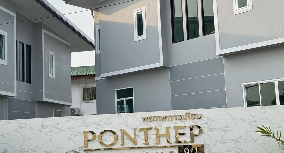 For rent 3 bedrooms townhouse in Bang Lamung, Chonburi