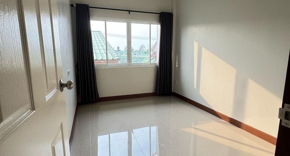 For rent 3 bedrooms townhouse in Bang Lamung, Chonburi