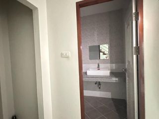 Casa adosada en alquiler de 3 habitaciones en Bang Lamung, Chonburi