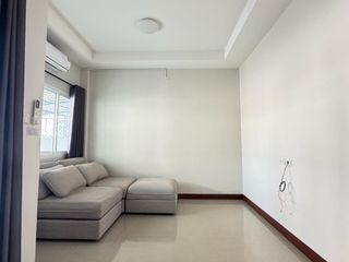 Casa adosada en alquiler de 3 habitaciones en Bang Lamung, Chonburi