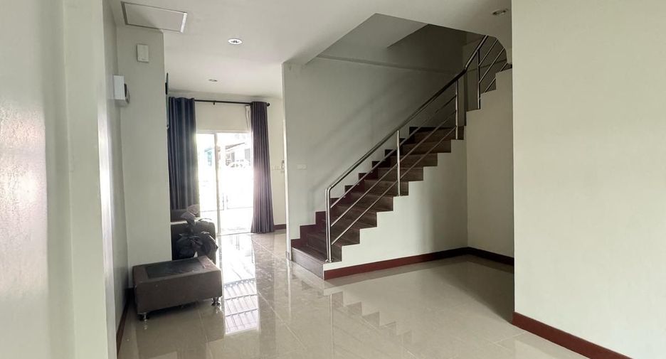 For rent 3 bedrooms townhouse in Bang Lamung, Chonburi
