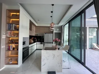 À louer 4 chambres villa à Mueang Chiang Mai, Chiang Mai