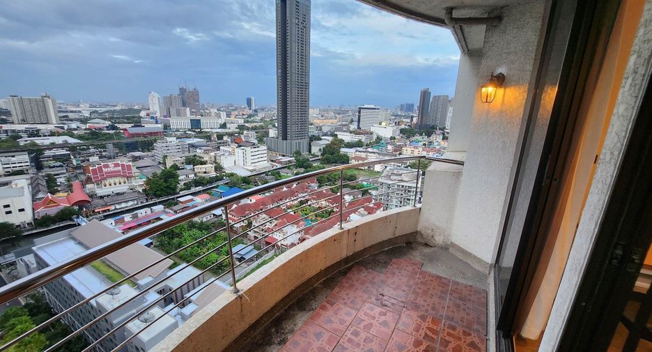 Condo en alquiler de 3 habitaciones en Watthana, Bangkok