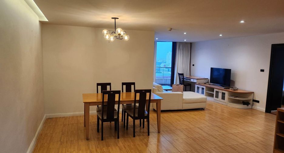 Condo en alquiler de 3 habitaciones en Watthana, Bangkok