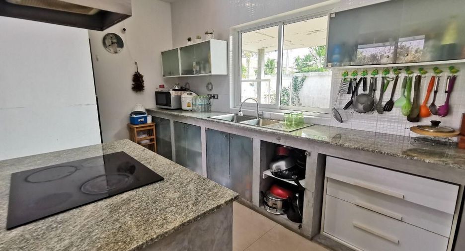 For sale 3 ベッドルーム villa in Bang Lamung, Chonburi