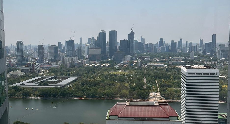 Condo en venta de 4 habitaciones en Khlong Toei, Bangkok