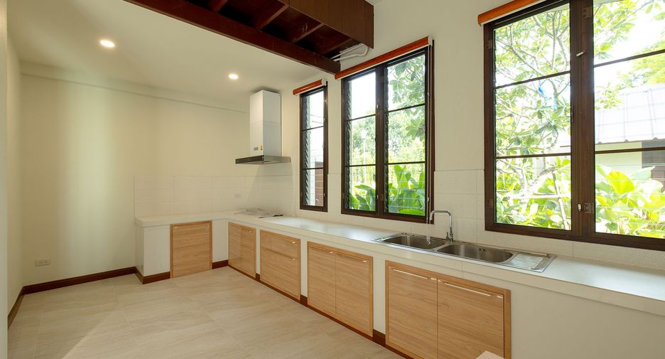 For sale 4 bedrooms villa in Mueang Chiang Mai, Chiang Mai