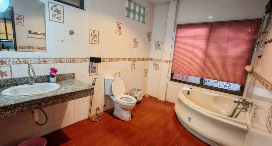 For rent 3 bedrooms villa in Bang Lamung, Chonburi