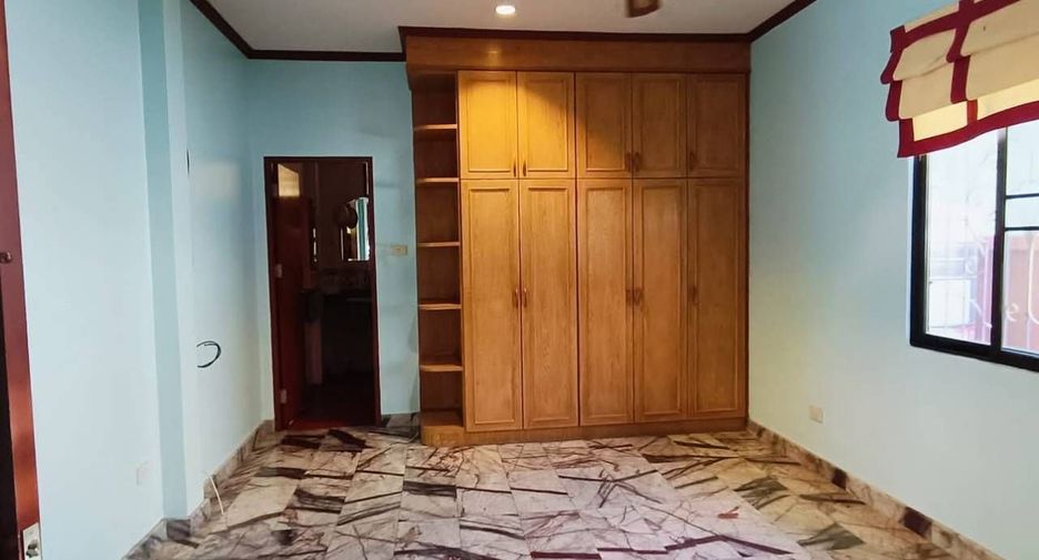 For rent 3 bedrooms villa in Bang Lamung, Chonburi