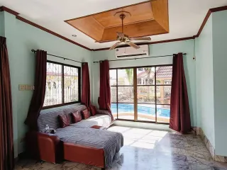 Villa en alquiler de 3 habitaciones en Bang Lamung, Chonburi