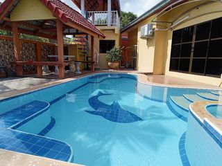 Villa en alquiler de 3 habitaciones en Bang Lamung, Chonburi