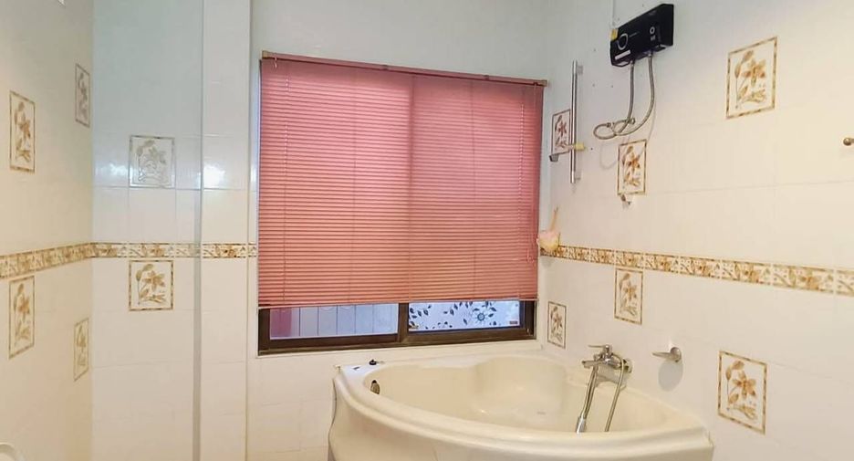 For rent 3 bedrooms villa in Bang Lamung, Chonburi