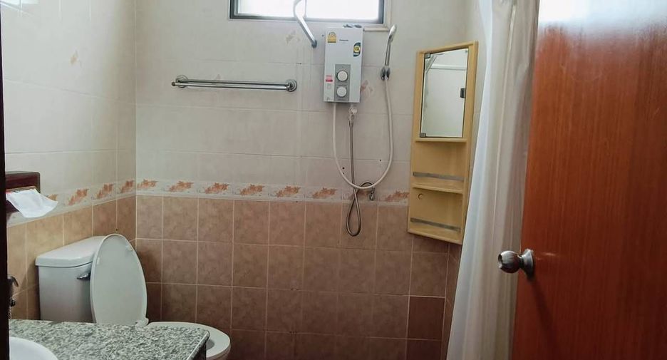 For rent 3 bedrooms villa in Bang Lamung, Chonburi
