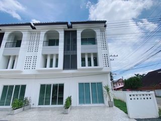 For sale 2 bedrooms townhouse in Mueang Chiang Mai, Chiang Mai