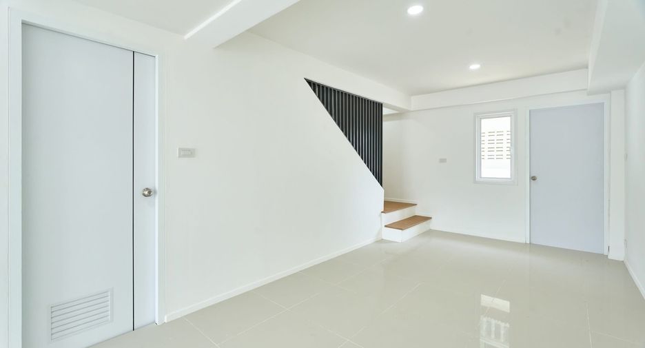 Продажа 2 спальни таунхаус в Mueang Chiang Mai, Чианг Маи