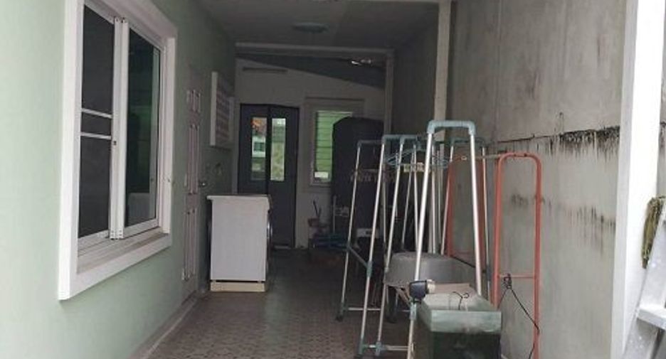 For sale 5 bedrooms townhouse in Lat Phrao, Bangkok