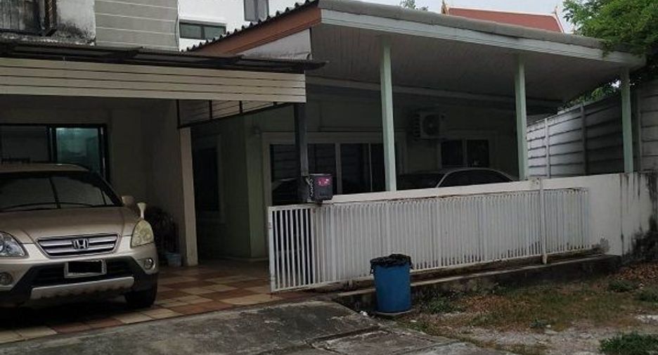For sale 5 bedrooms townhouse in Lat Phrao, Bangkok