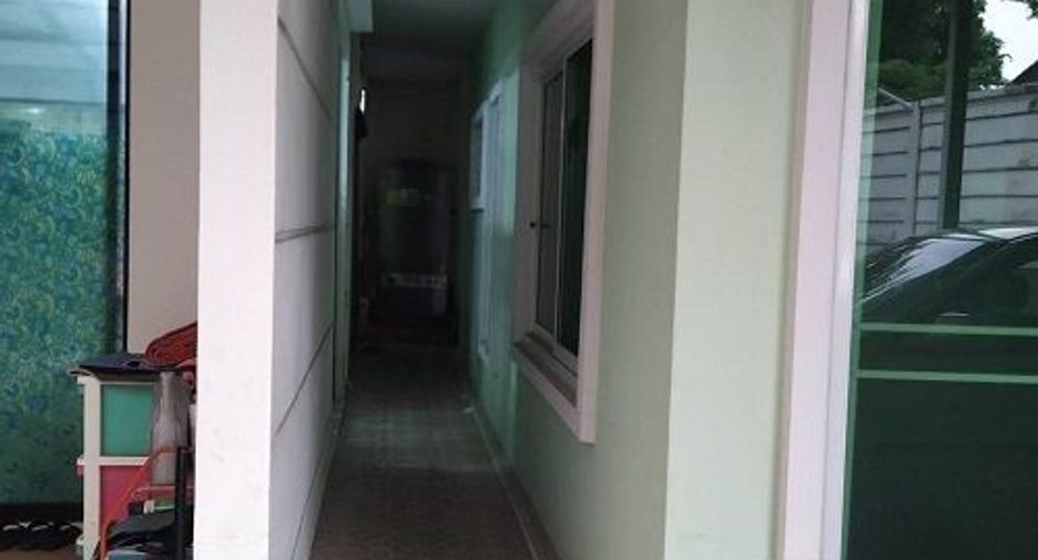 For sale 5 bedrooms townhouse in Lat Phrao, Bangkok