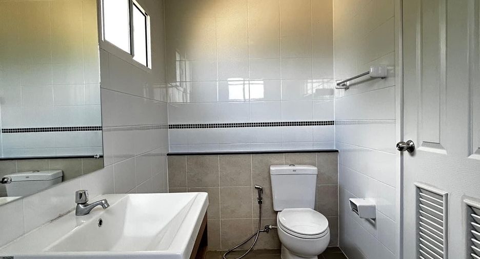 For rent 3 bedrooms house in San Kamphaeng, Chiang Mai