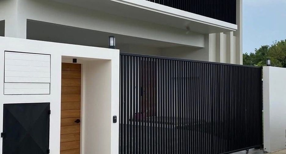 For sale 3 bedrooms villa in Mueang Chiang Mai, Chiang Mai