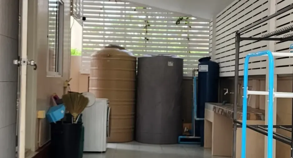 For rent 4 bedrooms house in Saraphi, Chiang Mai