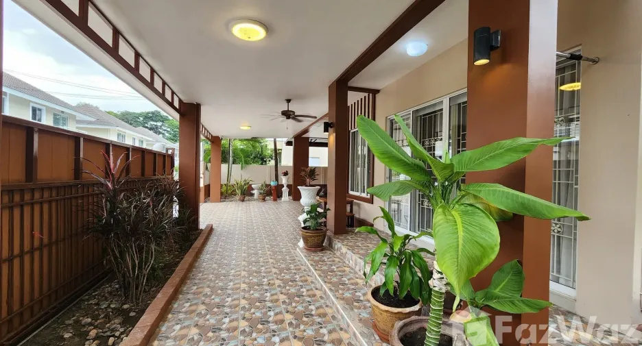 For rent 4 bedrooms house in Saraphi, Chiang Mai