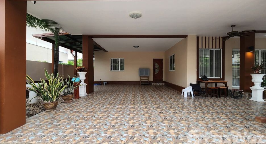 For rent 4 bedrooms house in Saraphi, Chiang Mai