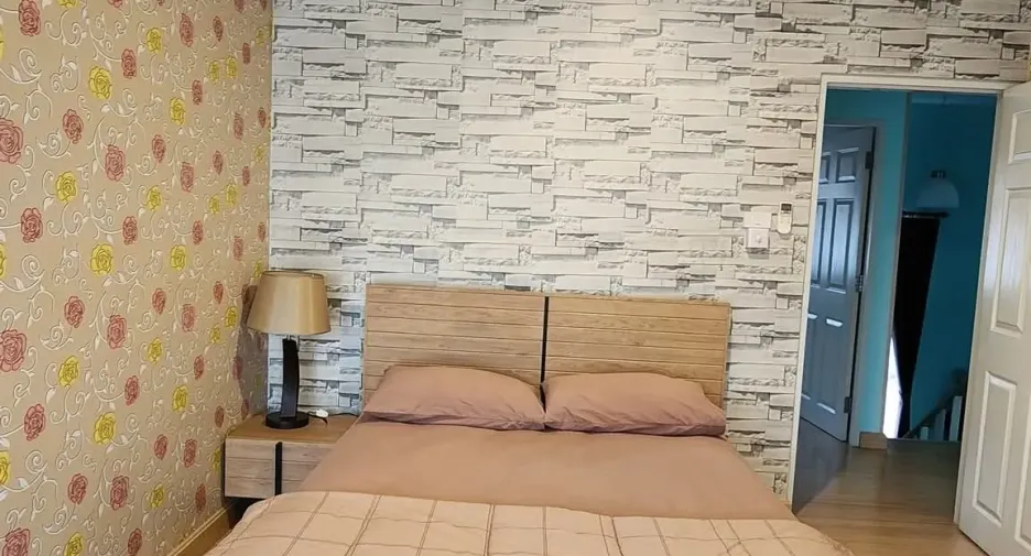 For rent 4 bedrooms house in Saraphi, Chiang Mai