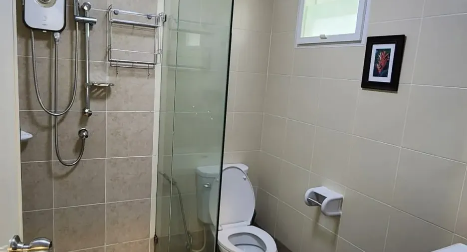 For rent 4 bedrooms house in Saraphi, Chiang Mai