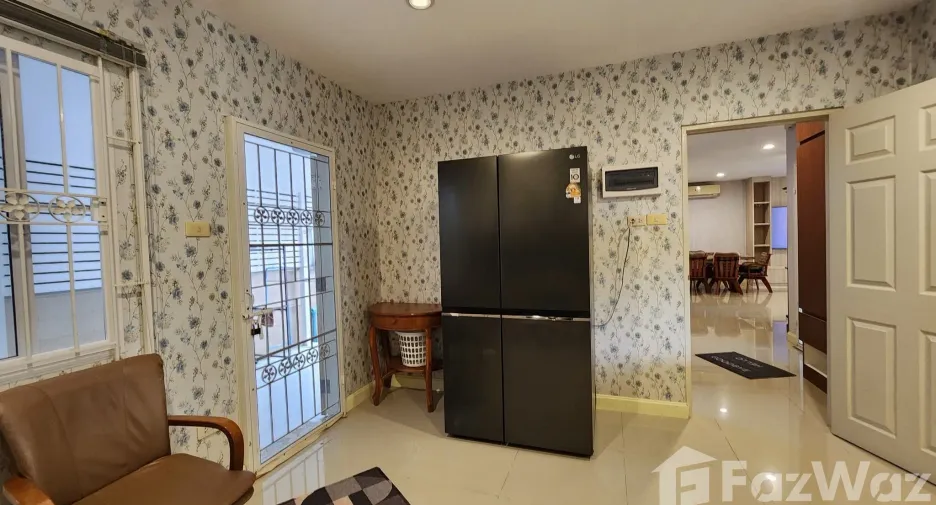 For rent 4 bedrooms house in Saraphi, Chiang Mai