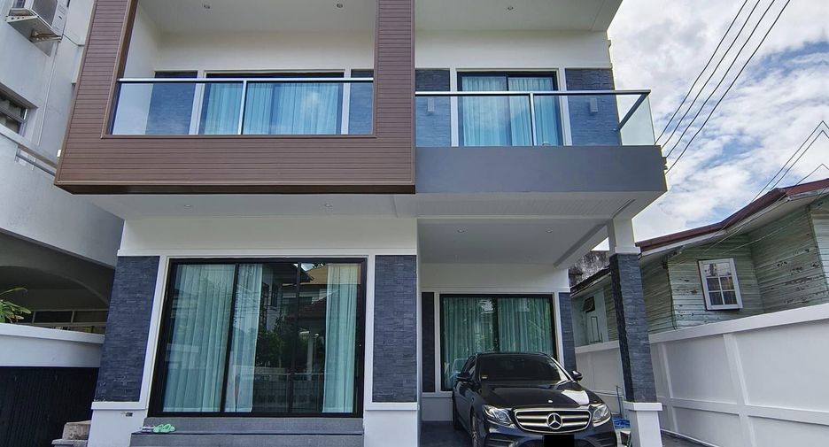 For sale and for rent 4 bedrooms house in Watthana, Bangkok