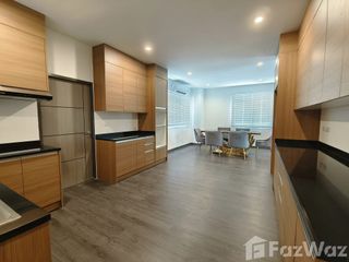 Casa en venta y en alquiler de 4 habitaciones en Watthana, Bangkok
