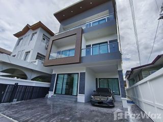 Casa en venta y en alquiler de 4 habitaciones en Watthana, Bangkok