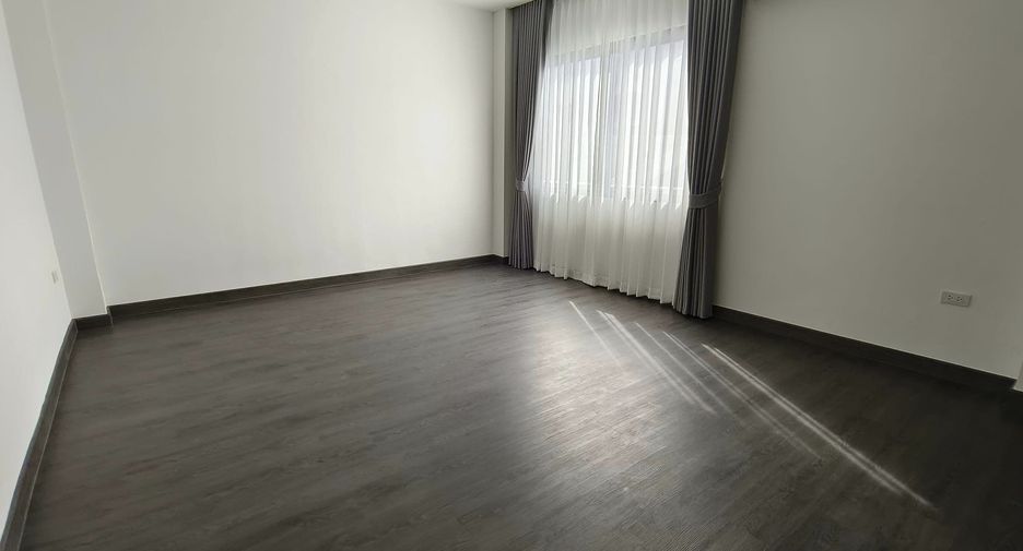 For sale and for rent 4 bedrooms house in Watthana, Bangkok