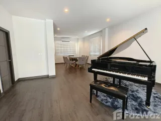 Casa en venta y en alquiler de 4 habitaciones en Watthana, Bangkok