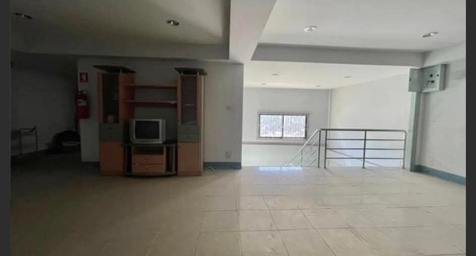 For rent 4 bedrooms office in Mueang Chiang Mai, Chiang Mai