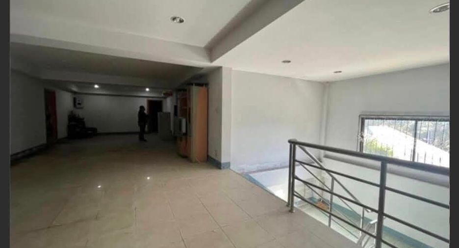 For rent 4 bedrooms office in Mueang Chiang Mai, Chiang Mai